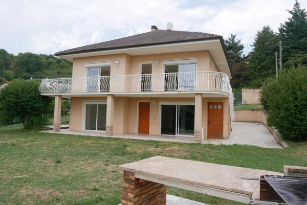 VILLETTE-DE-VIENNE – Maison individuelle avec vue dégagée, piscine et grand terrain