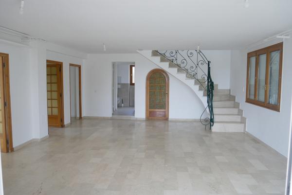 VILLETTE-DE-VIENNE – Maison individuelle avec vue dégagée, piscine et grand terrain
