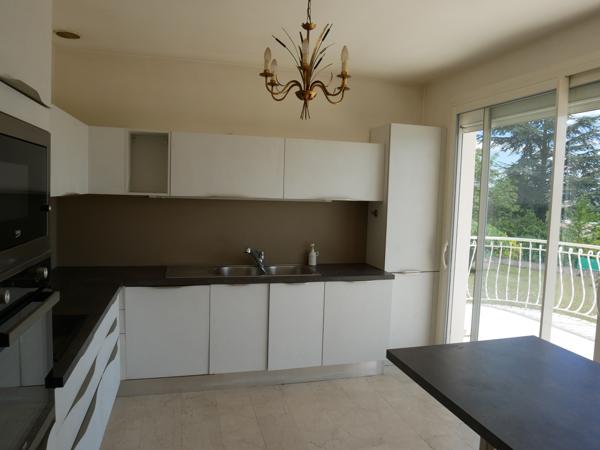 VILLETTE-DE-VIENNE – Maison individuelle avec vue dégagée, piscine et grand terrain