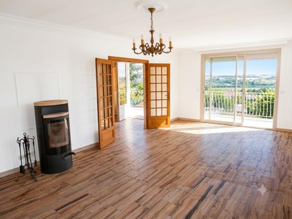 VILLETTE-DE-VIENNE – Maison individuelle avec vue dégagée, piscine et grand terrain