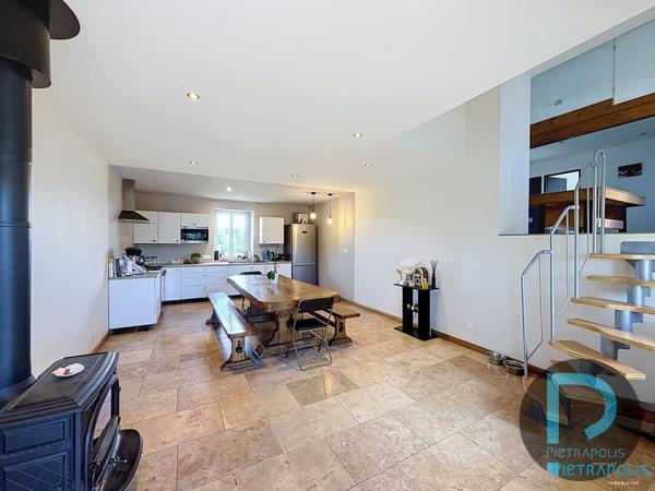 MAISON DANS LES VIGNES DE 142M2 - TERRAIN DE 1194M2 - ARNAS