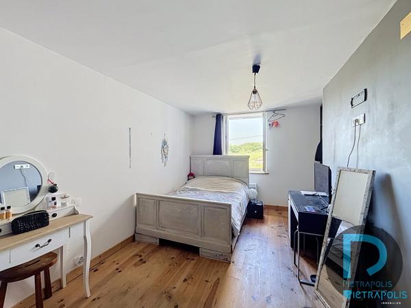 MAISON DANS LES VIGNES DE 142M2 - TERRAIN DE 1194M2 - ARNAS