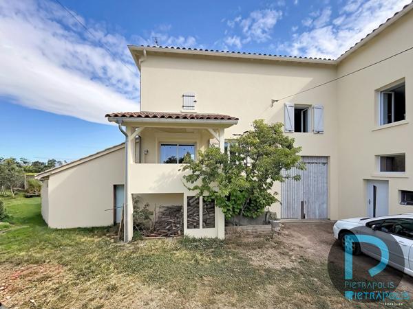 MAISON DANS LES VIGNES DE 142M2 - TERRAIN DE 1194M2 - ARNAS