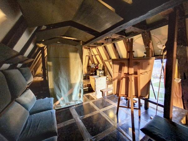 Loft atypique sous les toits au Pavillon du Roi PLACE DES VOSGES PARIS