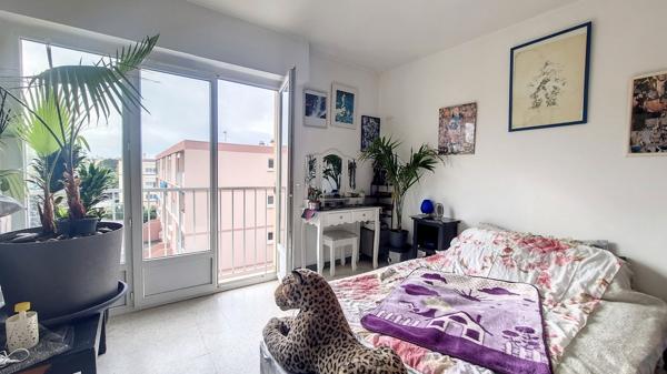 FREJUS, T2 DERNIER ETAGE