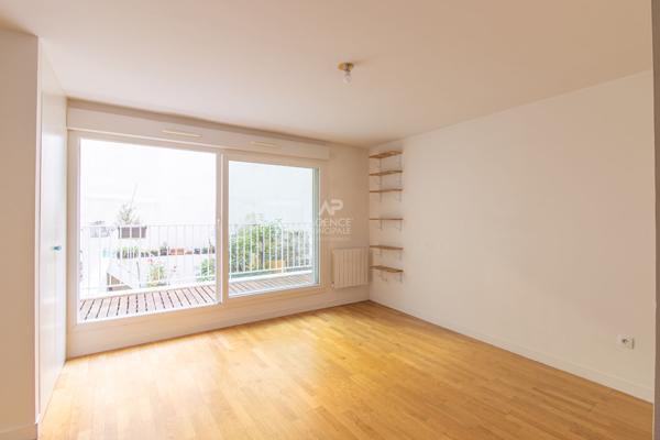 PARIS 18EME - EN EXCLUSIVITÉ : MÉTRO JULES JOFFRIN. 395 000 € **  - Référence  6876-NG