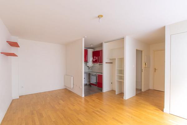PARIS 18EME - EN EXCLUSIVITÉ : MÉTRO JULES JOFFRIN. 395 000 € **  - Référence  6876-NG