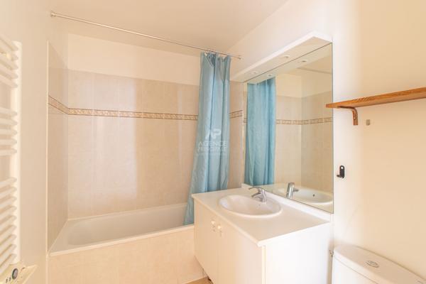 PARIS 18EME - EN EXCLUSIVITÉ : MÉTRO JULES JOFFRIN. 395 000 € **  - Référence  6876-NG