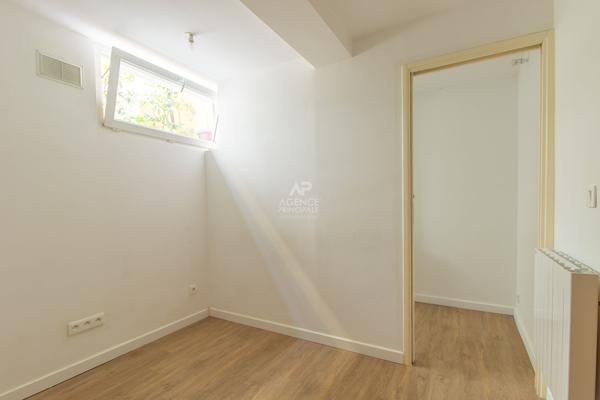 PARIS 18EME - EN EXCLUSIVITÉ : MÉTRO JULES JOFFRIN. 395 000 € **  - Référence  6876-NG