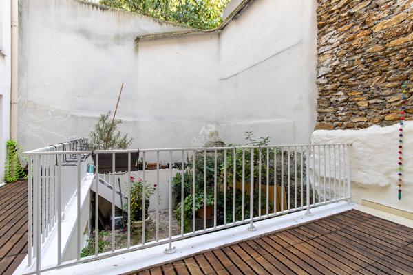 PARIS 18EME - EN EXCLUSIVITÉ : MÉTRO JULES JOFFRIN. 395 000 € **  - Référence  6876-NG