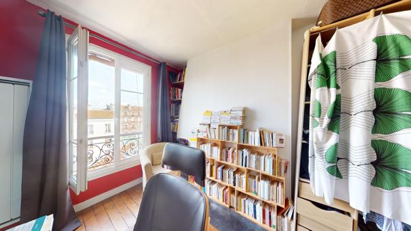 Charmant F2 en dernier étage avec jolie vue dégagée