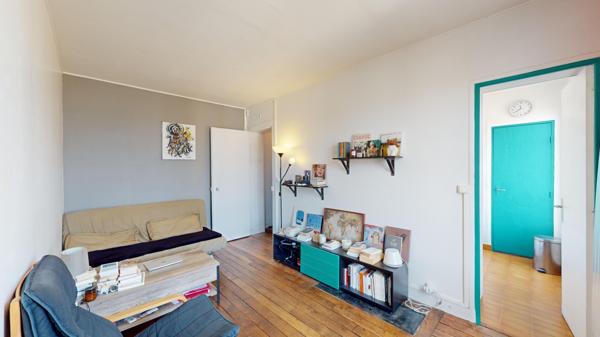 Charmant F2 en dernier étage avec jolie vue dégagée