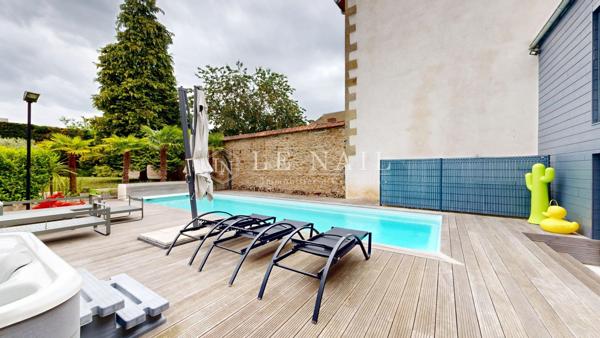 Bel hôtel particulier restauré avec jardin et piscine, proche du Creusot (71)
