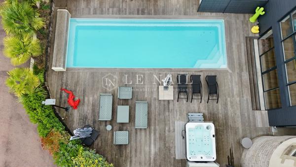 Bel hôtel particulier restauré avec jardin et piscine, proche du Creusot (71)