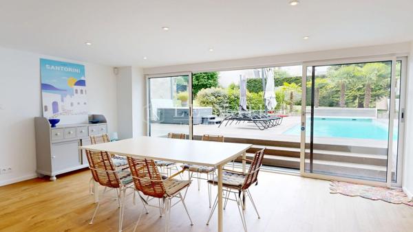 Bel hôtel particulier restauré avec jardin et piscine, proche du Creusot (71)