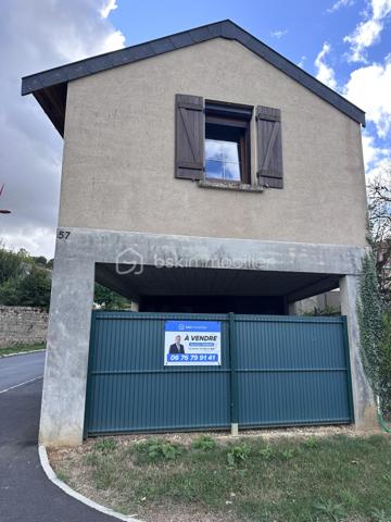 Amateurs de travaux et de rénovation, découvrez cette maison mitoyenne d’un côté d’environ 90 m² habitables, offrant un beau potentiel après rénovation.

Au rez-de-chaussée :

* Cuisine
* Salon / salle à manger

À l’étage :

* 3 chambres, dont 2 en enfilade
* Salle de bain avec WC

À l’extérieur, vous profiterez d’une terrasse d’environ 25 m².

🔨 Maison à rénover entièrement, idéale pour un premier achat, un projet de rénovation ou un investissement locatif.

• Chauffage gaz
• Menuiseries PVC effet bois avec volets roulants
• Toiture en tuiles
• Terrasse d’environ 25 m²
• Environ 90 m² habitables

Un bien offrant de nombreuses possibilités d’aménagement pour créer un intérieur à votre goût.