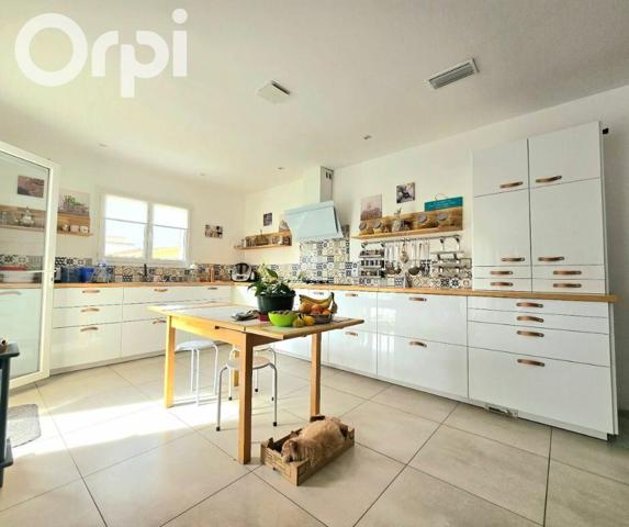 Maison à vendre    5 pièces •  Saint-Martin-de-Crau