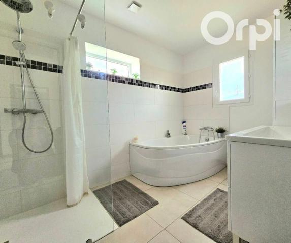 Maison à vendre    5 pièces •  Saint-Martin-de-Crau