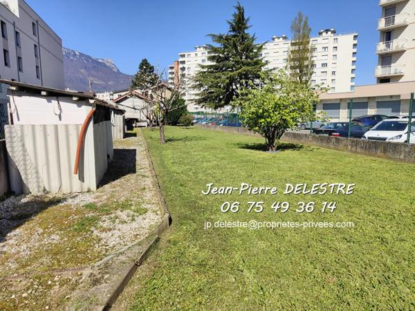 Maison individuelle avec grand terrain clos en centre-ville d'Echirolles