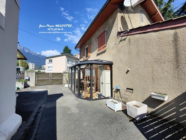 Maison individuelle avec grand terrain clos en centre-ville d'Echirolles
