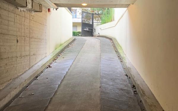 Stationnement à louer    12 m2 Saint-Maur-des-Fossés