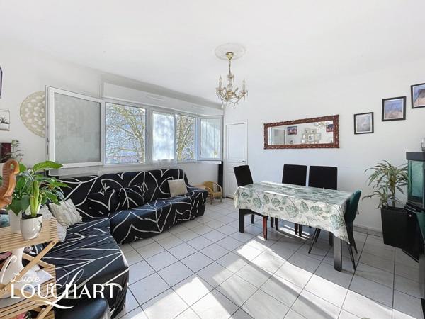 APPARTEMENT 4 PIÈCES 3 CHAMBRES DERNIER ÉTAGE