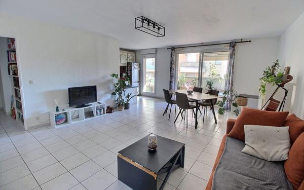 Appartement à vendre    4 pièces • 127,64 m2 Marseille 5