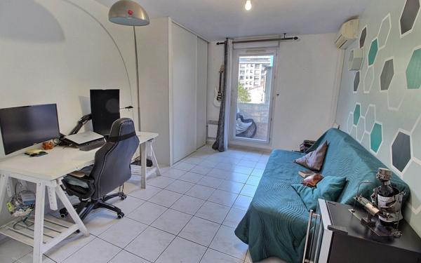 Appartement à vendre    4 pièces • 127,64 m2 Marseille 5