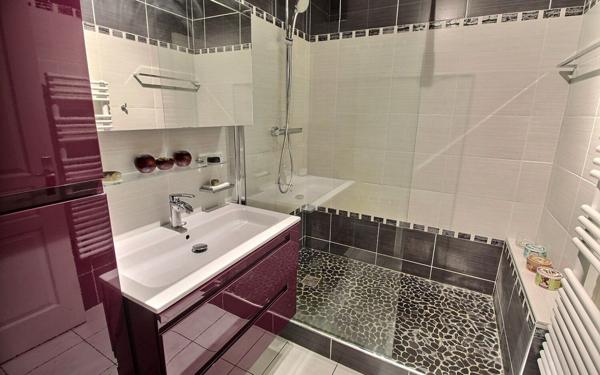 Appartement à vendre    4 pièces • 127,64 m2 Marseille 5