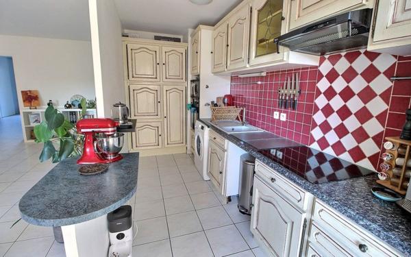 Appartement à vendre    4 pièces • 127,64 m2 Marseille 5