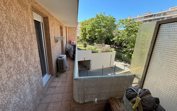 Appartement à vendre    4 pièces • 127,64 m2 Marseille 5