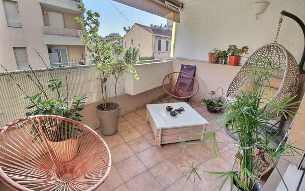 Appartement à vendre    4 pièces • 127,64 m2 Marseille 5