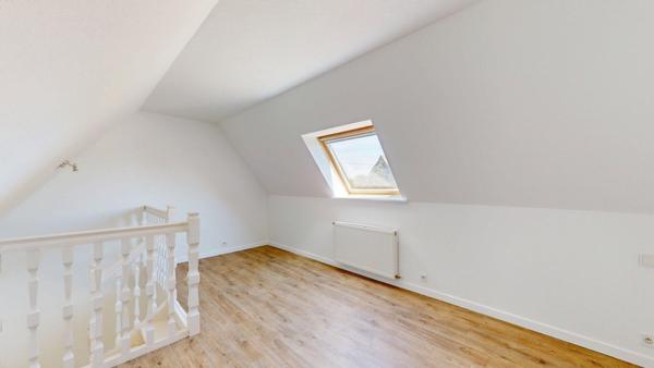 Longère en pierre au cœur d’un écrin de verdure