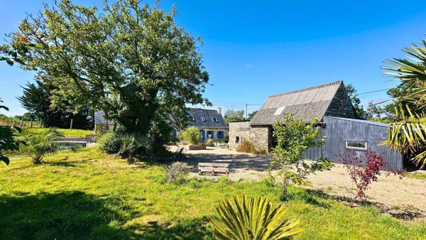 Longère en pierre au cœur d’un écrin de verdure