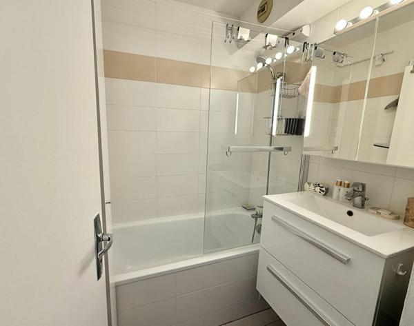 Appartement 2 pièces vue mer avec parking