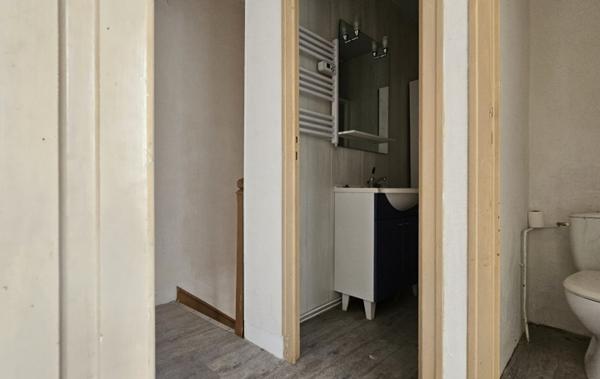 Vente Immeuble 3 appartements à rafraîchir Aiguillon   