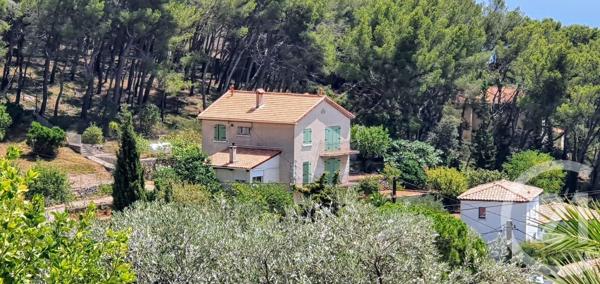 Maison à vendre  10 pièces - 164 m2 CARQUEIRANNE - 83