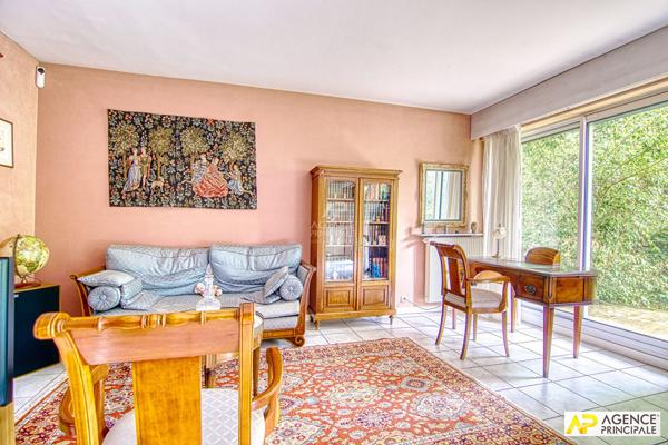 Versailles Clagny Appartement 5 pièces 113 m² rez-de-jardin avec ascenseur, cave et parking et box en sous-sol €690 000 ** - Référence 25520