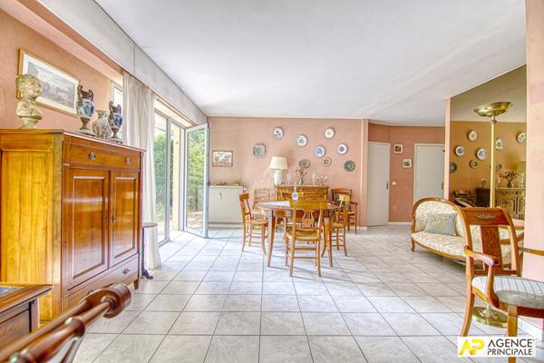 Versailles Clagny Appartement 5 pièces 113 m² rez-de-jardin avec ascenseur, cave et parking et box en sous-sol €690 000 ** - Référence 25520