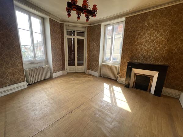 Vente Maison217 m² - 9 Pièces - AINAY LE CHATEAU (3360)