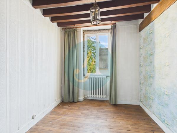 Saint-Amand-en-Puisaye (58310) Maison de village polyvalente 160m2 à Saint-Amand-en-Puisaye : résidence principale, secondaire ou investissem