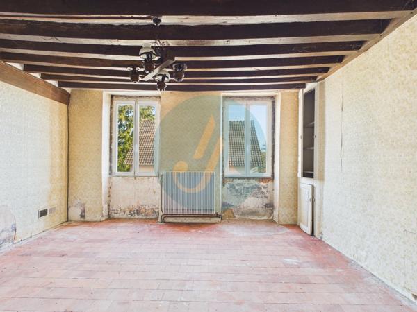 Saint-Amand-en-Puisaye (58310) Maison de village polyvalente 160m2 à Saint-Amand-en-Puisaye : résidence principale, secondaire ou investissem