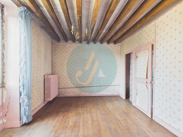 Saint-Amand-en-Puisaye (58310) Maison de village polyvalente 160m2 à Saint-Amand-en-Puisaye : résidence principale, secondaire ou investissem