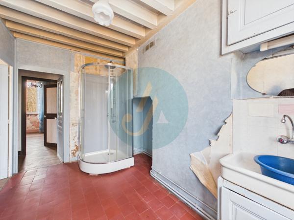 Saint-Amand-en-Puisaye (58310) Maison de village polyvalente 160m2 à Saint-Amand-en-Puisaye : résidence principale, secondaire ou investissem