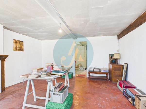 Saint-Amand-en-Puisaye (58310) Maison de village polyvalente 160m2 à Saint-Amand-en-Puisaye : résidence principale, secondaire ou investissem