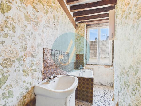 Saint-Amand-en-Puisaye (58310) Maison de village polyvalente 160m2 à Saint-Amand-en-Puisaye : résidence principale, secondaire ou investissem