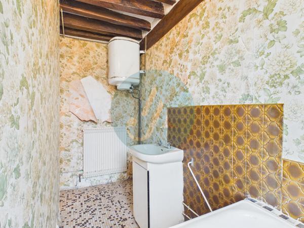 Saint-Amand-en-Puisaye (58310) Maison de village polyvalente 160m2 à Saint-Amand-en-Puisaye : résidence principale, secondaire ou investissem