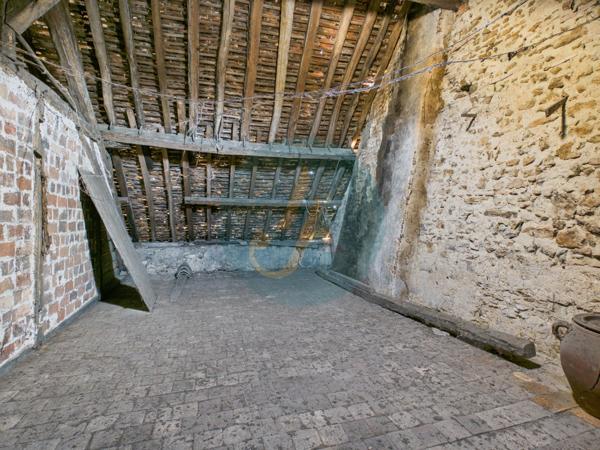 Saint-Amand-en-Puisaye (58310) Maison de village polyvalente 160m2 à Saint-Amand-en-Puisaye : résidence principale, secondaire ou investissem