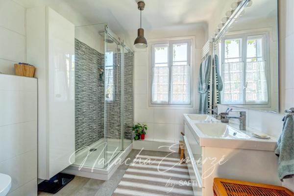 Belle maison ancienne et entièrement rénovée, à 14' à pied du RER