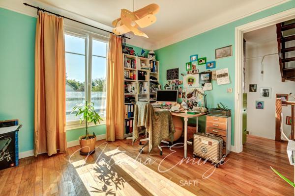 Belle maison ancienne et entièrement rénovée, à 14' à pied du RER